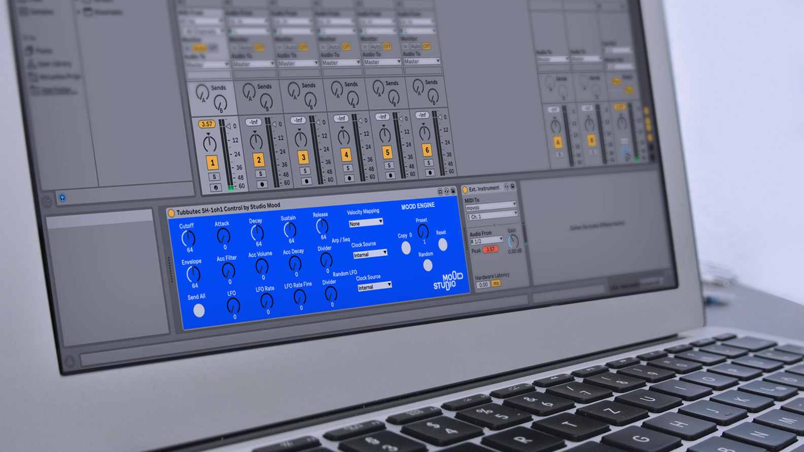 Roland SH 101 with Tubbutec SH1oh1 — Control by Studio Mood